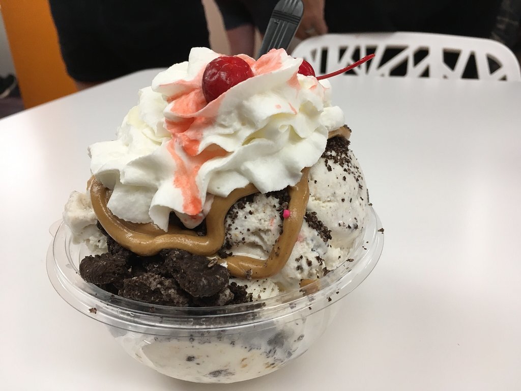 Berry`s Ice Cream & Candy Bar